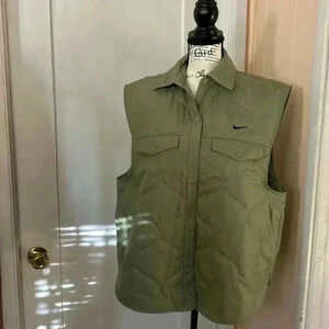 Nike women’s puffer sleeveless